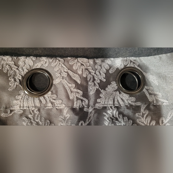 Silver/Gray Window Drape - Picture 2 of 2